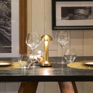 Беспроводной светильник WC200G (золото)